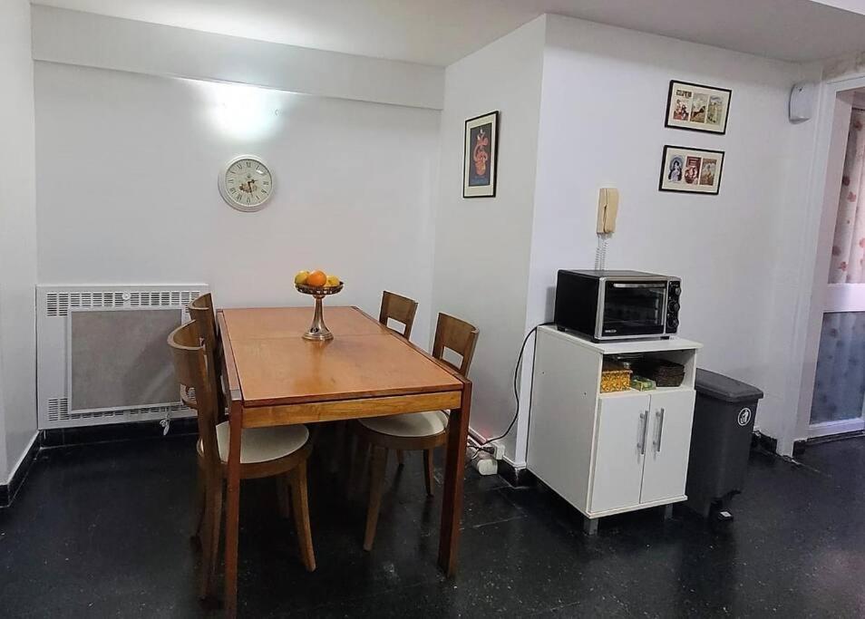 Espacioso Y Calido Departamento En Barrio Belgrano Apartment *